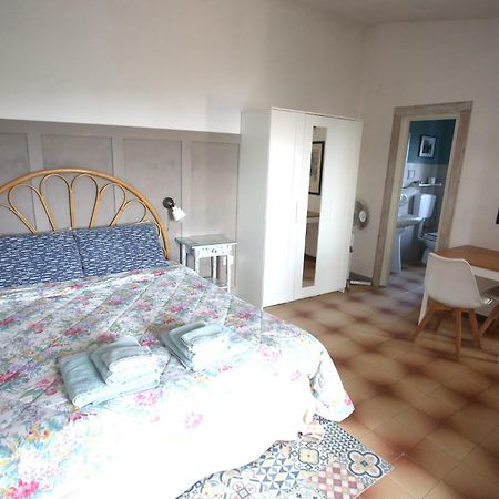 Ca' La Stella Sea-View Apartments Porto Azzurro Ngoại thất bức ảnh